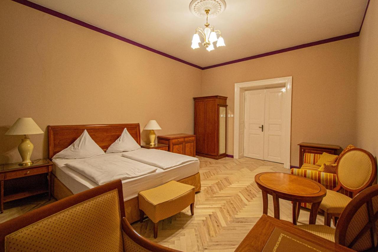 4 Bedrooms 130M2 Apartment At The Main City Square Prag Exterior foto