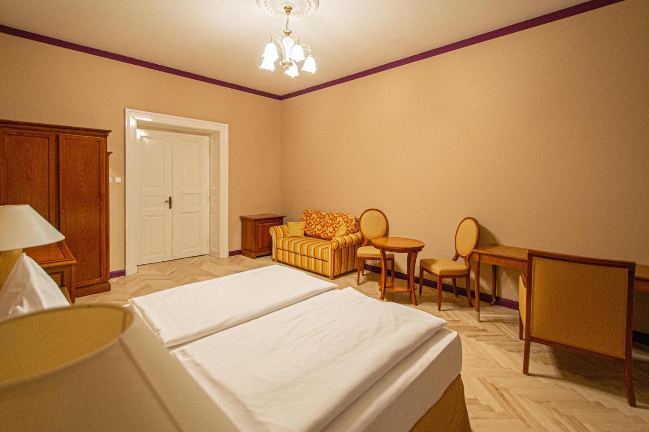 4 Bedrooms 130M2 Apartment At The Main City Square Prag Exterior foto